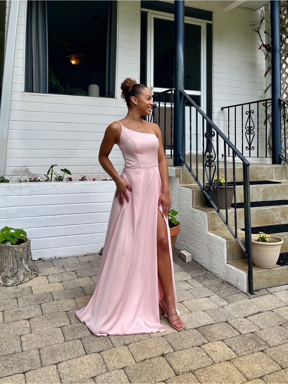 Elegant Pink One-Shoulder Evening Dress with Side Slit